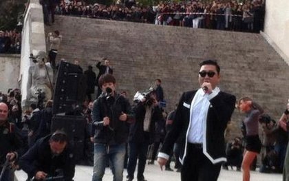 FLASH MOB GANGNAM STYLE AVEC PSY ET CAUET