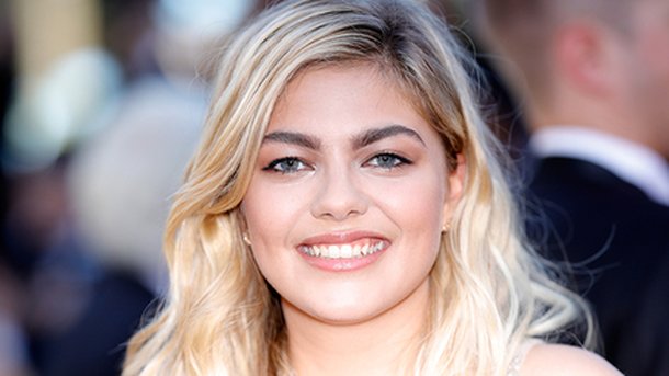 Louane : découvrez sa prestation avec Benjamin Biolay au Festival de Cannes