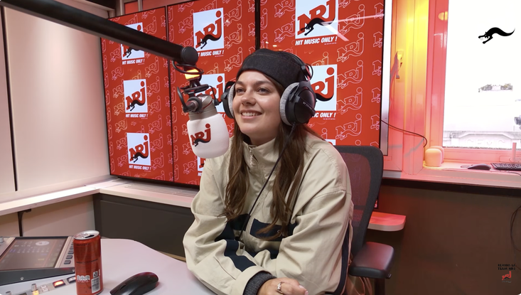 Louane fait son show sur NRJ