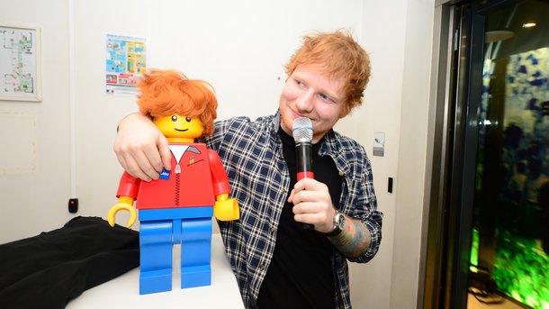 Ed Sheeran prend l’ascenseur du bonheur avec Cauet