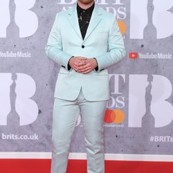 Sam Smith prend la pause lors de la cérémonie des BRIT Awards. Il concourrait pour le prix «Artiste masculin de l’année» face à George Ezra.