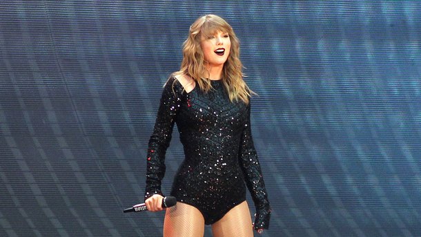 Taylor Swift : bloquée dans les airs pendant son concert !