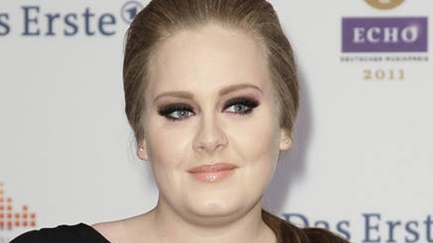 Adele va-t-elle repousser la sortie de son prochain album ?