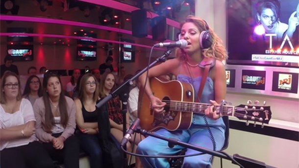 Tal reprend «One Dance» de Drake à la guitare chez Cauet sur NRJ!
