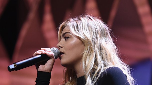Louane dévoile la version acoustique de son single «On était beau»