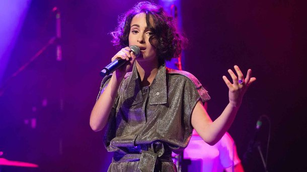 Les infos du Réveil Chérie : Barbara Pravi représentera la France à l'Eurovision 2021 avec sa chanson "Voilà" !