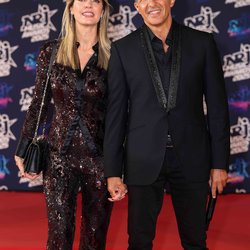 Nikos Aliagas et Tina Grigoriou - Le Tapis Rouge - NRJ Music Awards 2025