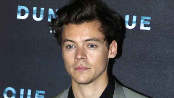 Harry Styles: la classe à l’avant-première de «Dunkerque» en France!