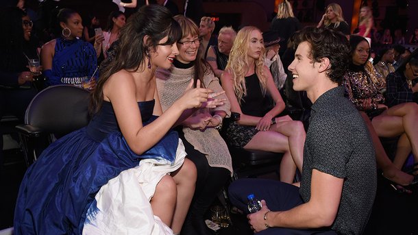 Shawn Mendes confirme que son couple avec Camila Cabello n’est pas fake