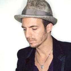 Calogero collabore avec Jean-Jacques Goldman pour son best of