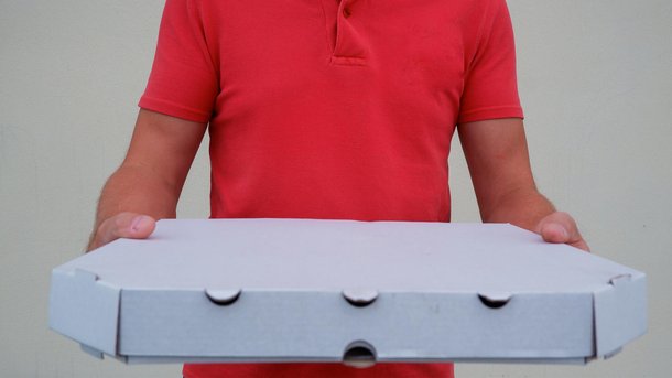 Les infos du Réveil Chérie : Un livreur anonyme offre des pizzas gratuitement aux sans abris