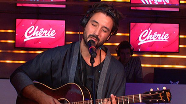 Jérémy Frérot interprète "Revoir" en acoustique sur Chérie
