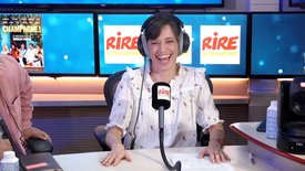 Vanessa Kayo à Stéphane De Groodt : "Contente de vous recevoir, monsieur de Groodt, pour le film "Champagne" de Nicolas Vanier ; Toujours plus classe que de jouer dans "Une petite binouze !" de Marcel Chougnard."