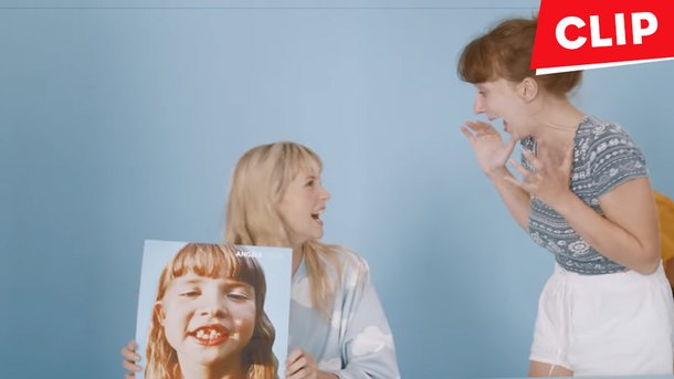 Angèle retrace sa carrière dans le clip de «Flou»