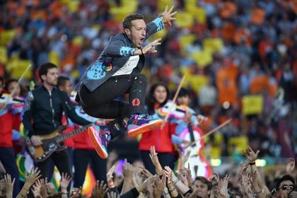 Beyoncé, Chris Martin et Bruno Mars lors de la mi-temps du Superbowl!