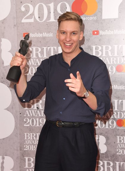 Le jeune George Ezra est consacré «Artiste masculin de l’année» face à Sam Smith ou encore Craig David. Une grande première pour l'artiste !