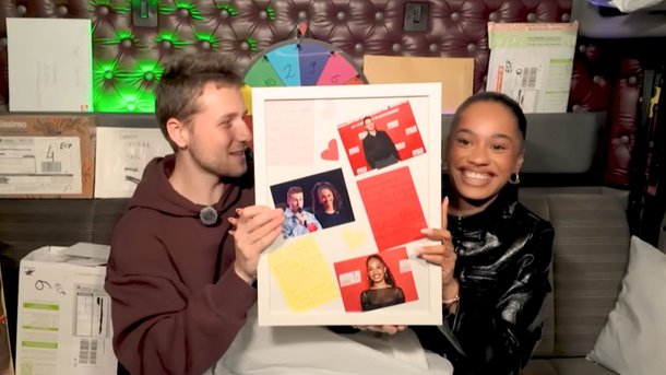 Star Academy 2025 : Théo L. et Léane très émus d'ouvrir les cadeaux de leurs fans