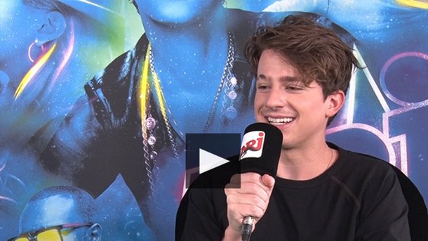 Charlie Puth : sa première rencontre avec Bruno Mars aux NMA?