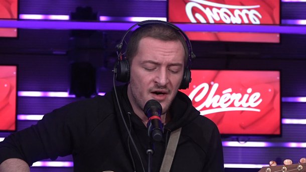 Antoine Elie interprète «La Rose et l’armure» en acoustique