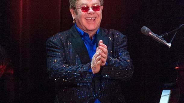 Elton John : il récupère en France