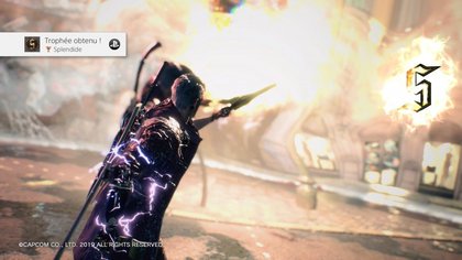 Pour avoir un rang S dans Devil May Cry 5, il faut varier des combinaisons et ne pas se faire toucher par les ennemis. Jubilatoire !