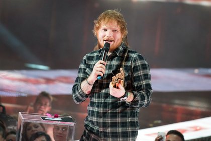Ed Sheeran reçoit son prix - NRJ Music Awards 2015