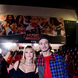 Angèle et Roméo Elvis - Montée des Marches NRJ Music Awards 2019