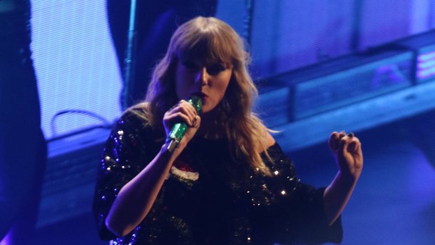 Taylor Swift dit tout sur ses costumes de scène pour le «Reputation Tour»!