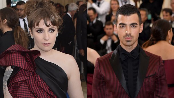 Lena Dunham et Joe Jonas: des tenues assorties par hasard lors du Met Gala