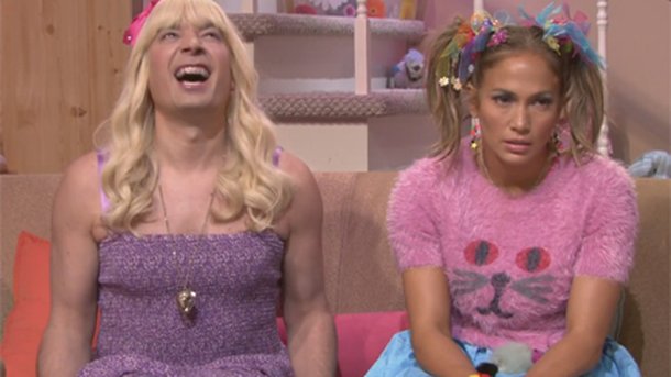 Jennifer Lopez : déguisée en écolière, elle twerke pour Jimmy Fallon!
