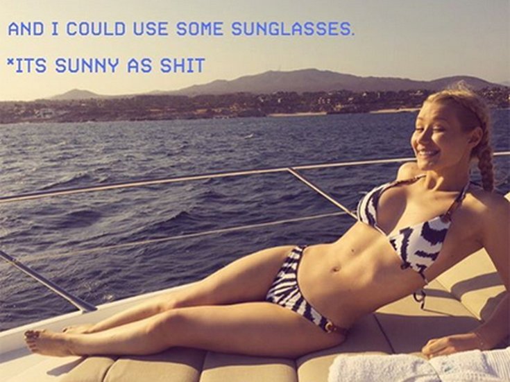 Iggy Azalea fête ses 26 ans en bikini!