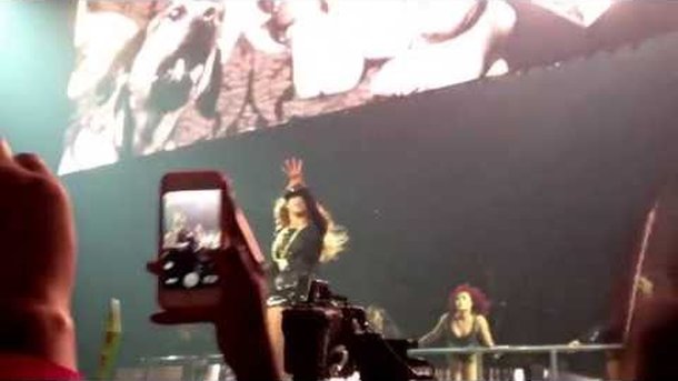 Beyoncé interprète « Bow Down » sur scène !