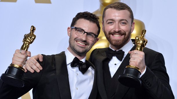 Sam Smith triomphe aux Oscars avec «Writing's on the Wall»!