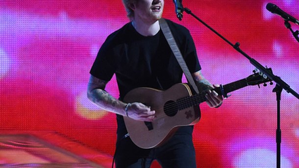 Ed Sheeran est un cœur à prendre!