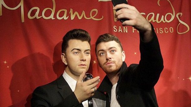 Sam Smith : complètement fan de sa statue de cire!