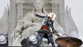 Revivez les plus grands moments du méga concert du Jubilé de la Reine !