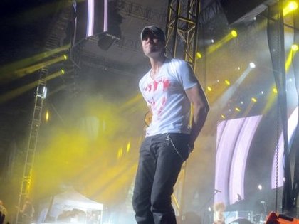 Enrique Iglesias blessé par un drone sur scène