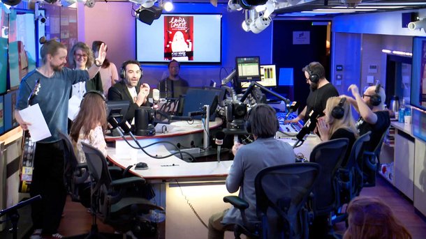 Laura Laune sur Rire & Chansons : la visite surprise du groupe Blond and Blond and Blond