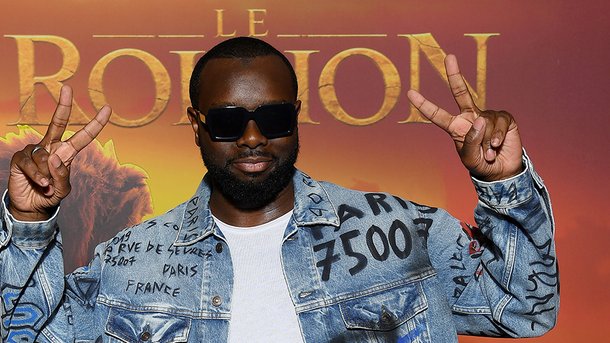 Gims et ses lunettes: pourquoi a-t-il encore refusé de les enlever?