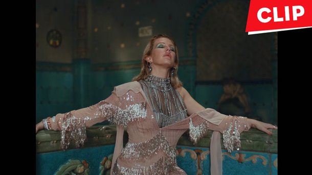 Ellie Goulding s’envole en Hongrie pour le clip de « Close To Me »