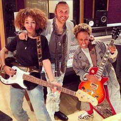 David Guetta ‏ : Une session de dingue aujourd'hui avec @emelisande et @aineyzion Rock stars !