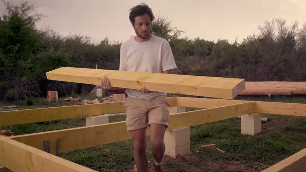 "Je me sens bien" : Vianney fête son anniversaire dans sa cabane