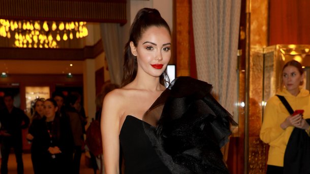 Nabilla au ski: sa chute mémorable et hilarante fait le tour de la Toile!