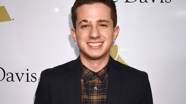 Charlie Puth test ses limites culinaires dans l’émission de James Corden