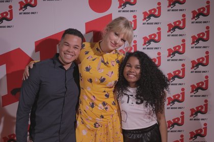 Taylor Swift dans l'émission C'Cauet sur NRJ