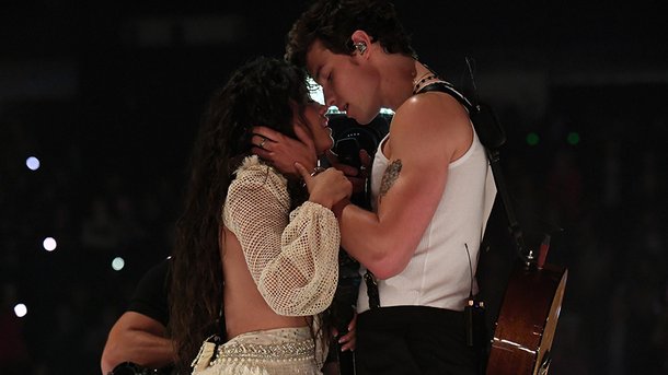Shawn Mendes et Camila Cabello chantent pour la première fois en Live «Señorita»