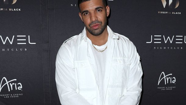 Drake: bien accompagné pour la Saint-Valentin!