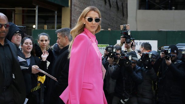 Céline Dion resplendissante en coach de l’amour dans "Love Again"