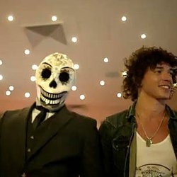 Clips du week-end : Julian Perretta, Chris Brown, Tings Tings