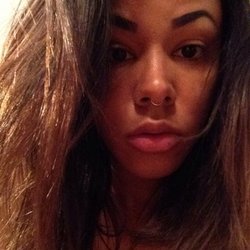 Shy'm : #nomakeup #nofilter "#Iwakeuplikethat" 